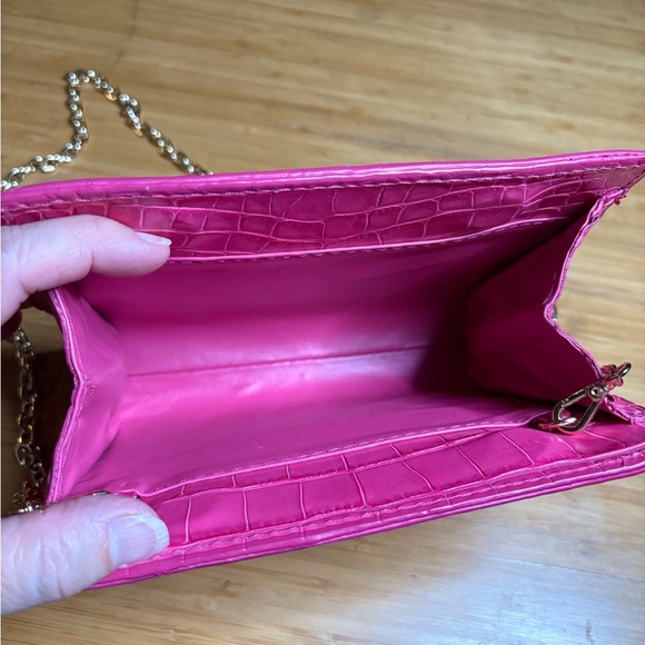 GUC Larroudé- Erin Clutch in Bright Pink Stamped Leather. - Picture 4 of 5